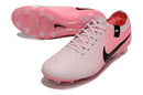 Nike Tiempo Legend 10 FG - Rosa - Pack Brilliance em exibição, destacando seu design e tecnologia avançada.