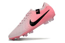 Nike Tiempo Legend 10 FG -  Rosa - Pack Brilliance em detalhe, chuteira com design icónico e ajuste anatómico.