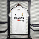 Camisa de futebol Real Madrid Home 04/05 Retro Branco com logo Siemens Mobile, disponível na OLYMPIC STORE.