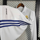 Camisola Real Madrid Home 16/17 manga longa com detalhes em azul e logo, disponível na OLYMPIC STORE.