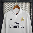 Camisa manga longa Retro do Real Madrid Home 16/17 com logo da Adidas e estampa Fly Emirates.