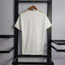Camisola de futebol Real Madrid Home 19/20 Retro Branco, vista traseira, pendurada em suporte.