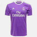 Camisola retrô do Real Madrid 16/17 na cor roxa com logo da Adidas e patrocínio da Fly Emirates.