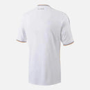 Camisola de futebol Real Madrid retro 13/14 vista traseira, cor branca com detalhes em cores do clube.